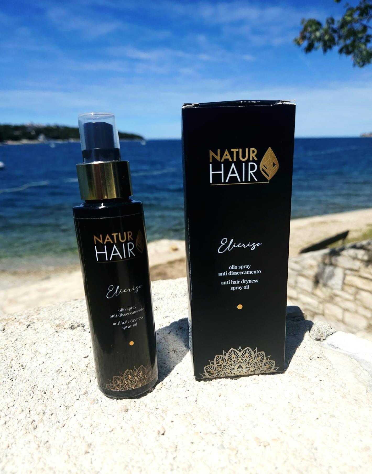 Confezione e flacone di Elicriso Natur Hair su asciugamano fucsia